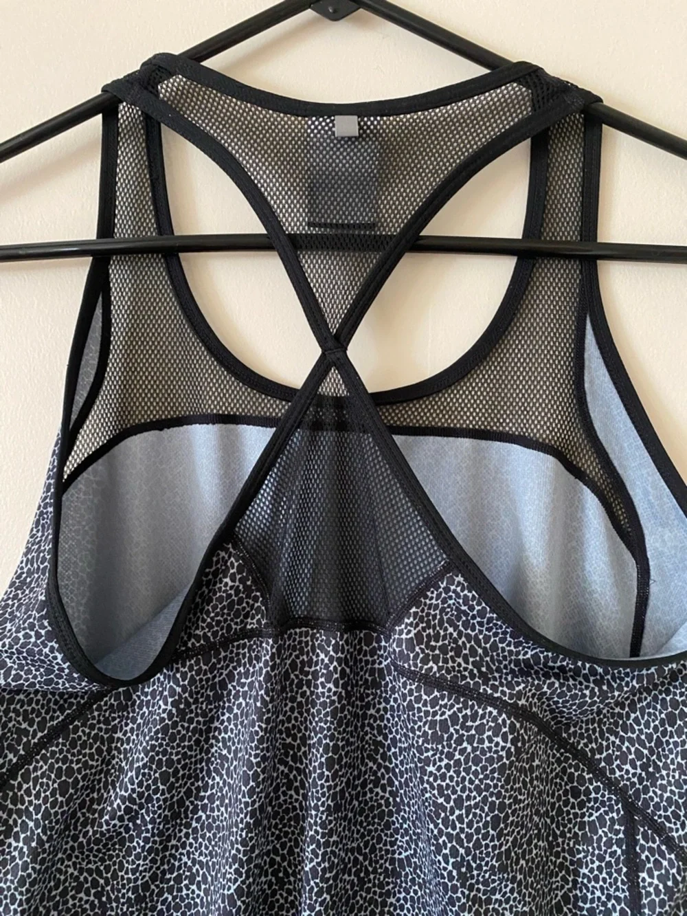 Nike mesh Racerback sporty black + Gray chita Print Mesh Tank